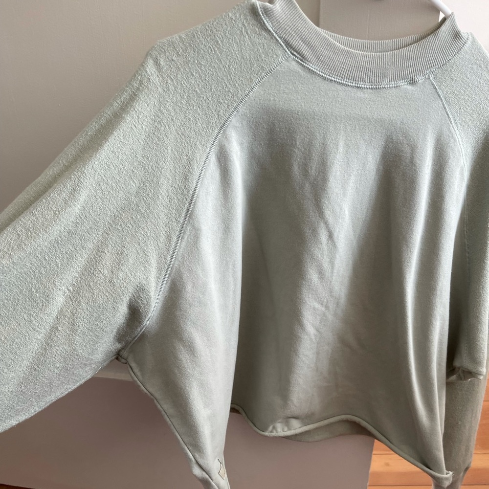 Vuori terry cropped sweatshirt sz sm